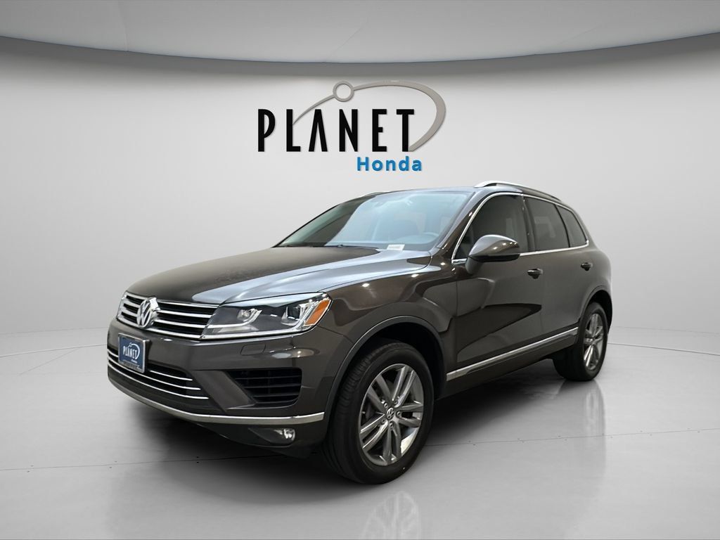 Used 2015 Volkswagen Touareg VR6 AWD/4WD image 3