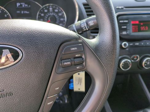 Used 2018 Kia Forte LX image 18