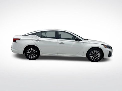 Used 2025 Nissan Altima 2.5 SV FWD image 7