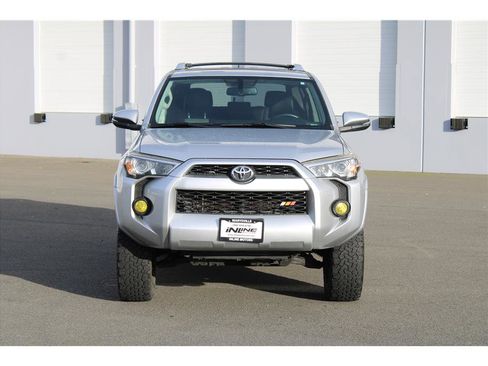Used 2016 Toyota 4Runner SR5 Premium image 5