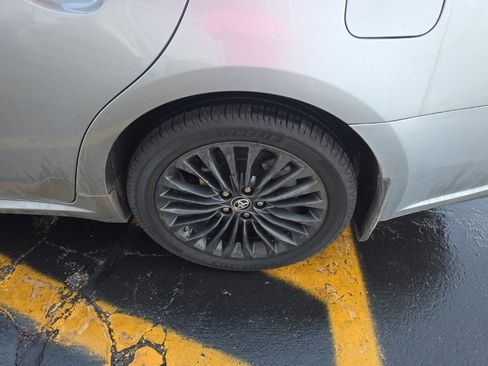 Used 2016 Toyota Avalon Touring image 11