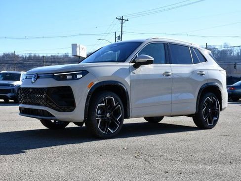 New 2026 Volkswagen Tiguan SEL R-Line image 3