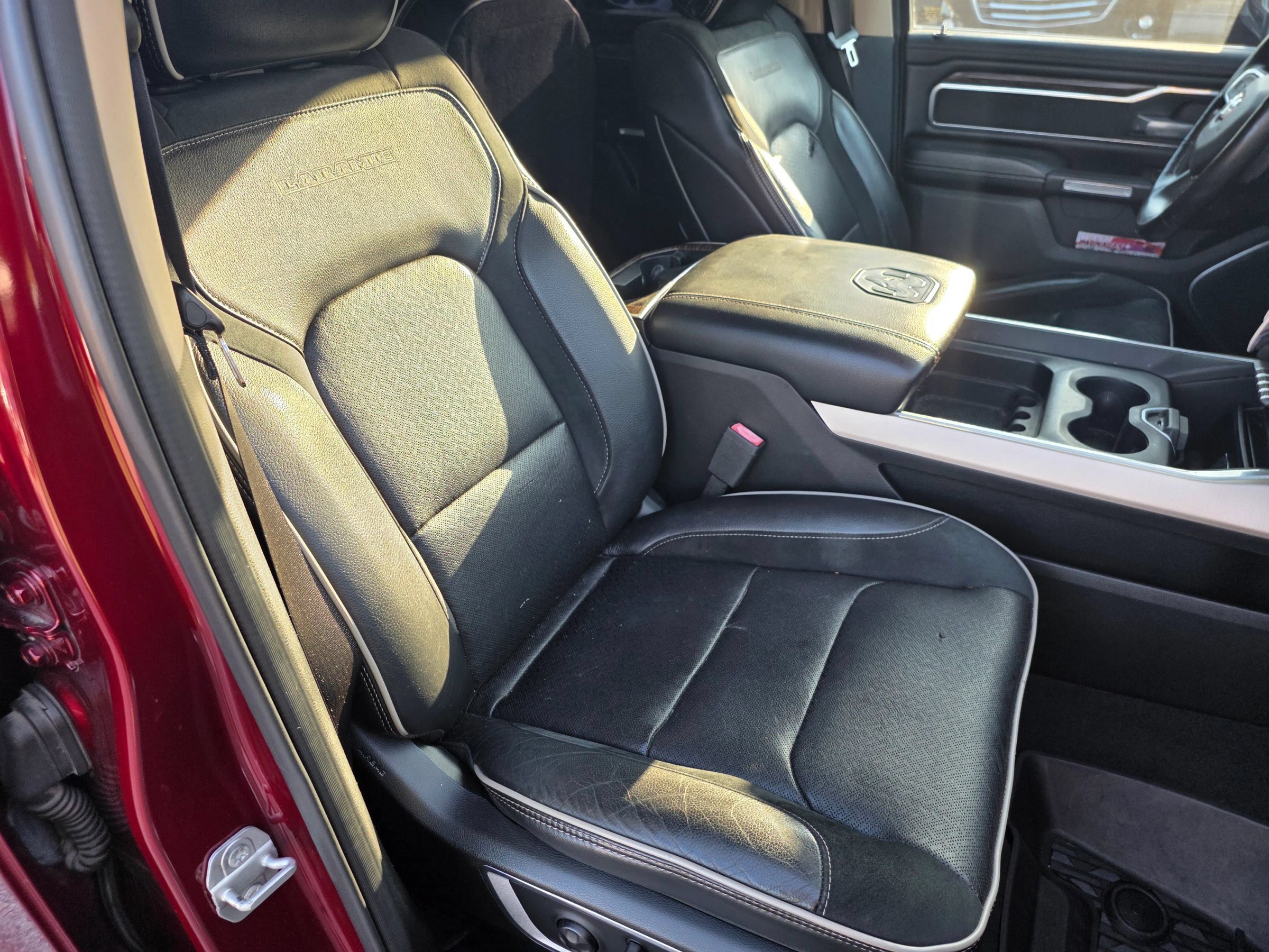 Used 2019 RAM 1500 Laramie AWD/4WD image 11