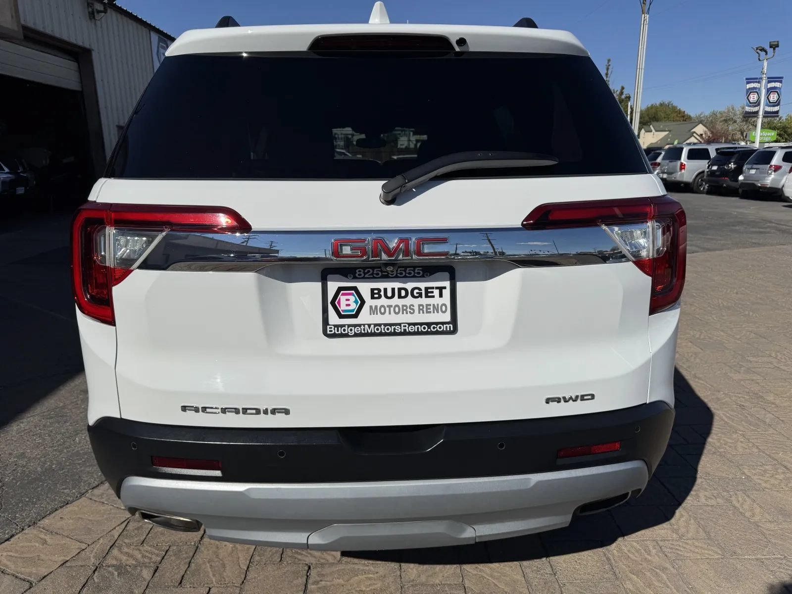 Used 2023 GMC Acadia SLT AWD/4WD image 3