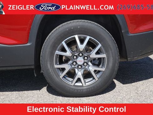 Used 2023 GMC Acadia SLT w/ LPO, Floor Liner Package AWD/4WD image 9