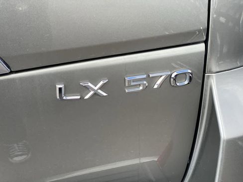 Used 2017 Lexus LX 570 4WD w/ Luxury Package image 11