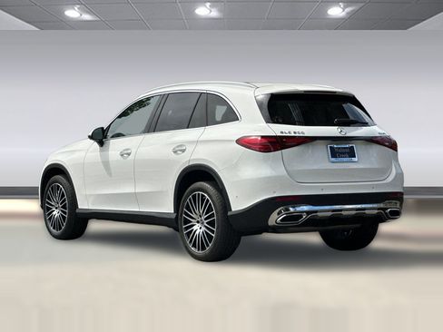 Used 2024 Mercedes-Benz GLC 300 4MATIC image 3
