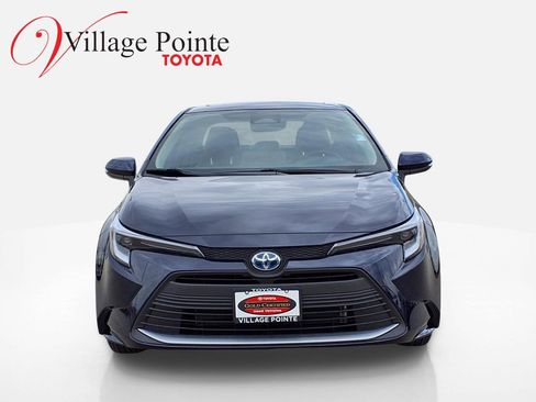 Certified 2025 Toyota Corolla XLE image 9