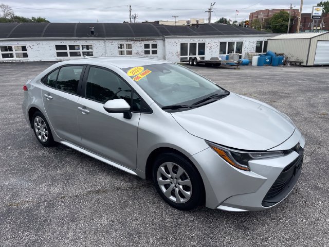 Used 2025 Toyota Corolla LE FWD image 3
