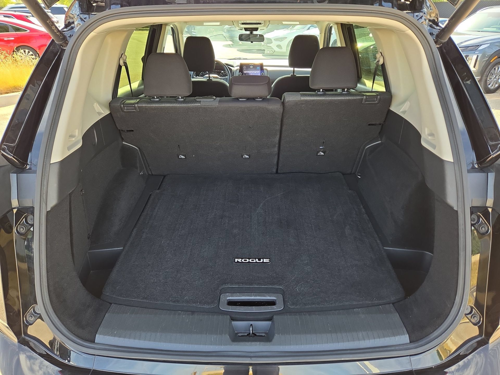 Used 2025 Nissan Rogue SV FWD image 12