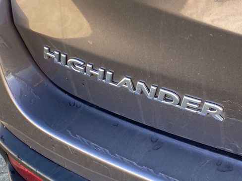 Used 2018 Toyota Highlander SE image 15