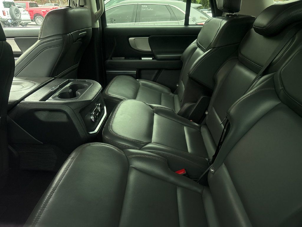 Used 2025 Ford Expedition Active AWD/4WD image 11