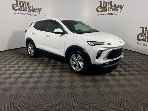 Certified 2024 Buick Encore GX Preferred FWD image 1