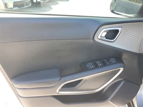 Certified 2023 Kia Soul LX w/ LX Technology Package image 17