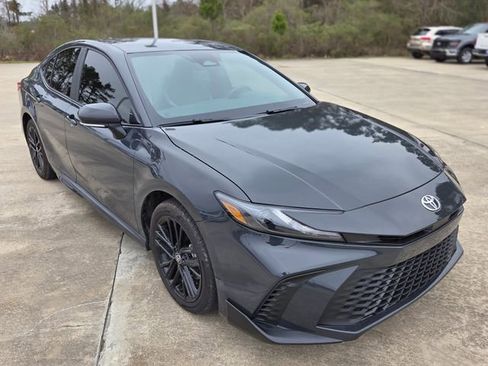 Used 2025 Toyota Camry SE image 8