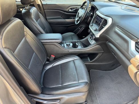 Used 2023 GMC Acadia SLT image 17