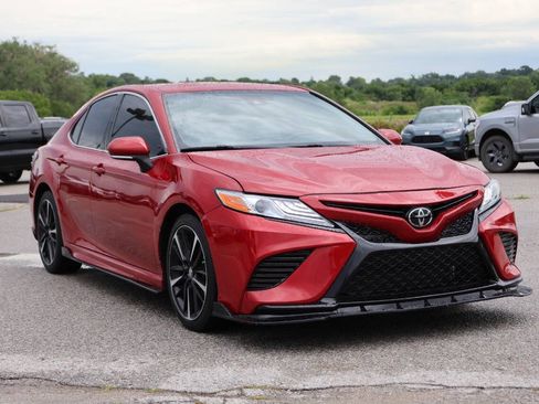 Used 2019 Toyota Camry XSE FWD image 4
