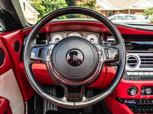 Used 2016 Rolls-Royce Dawn RWD image 41