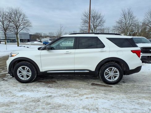 Used 2022 Ford Explorer XLT w/ Equipment Group 202A image 2