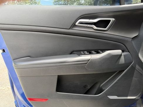 Certified 2023 Kia Sportage EX FWD image 9