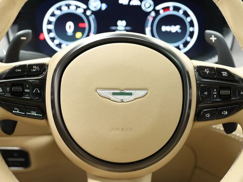 Used 2021 Aston Martin DBX image 25
