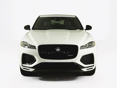 Used 2025 Jaguar F-PACE R-Dynamic S image 8