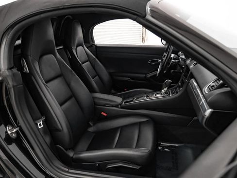 Used 2017 Porsche 718 Boxster RWD image 35