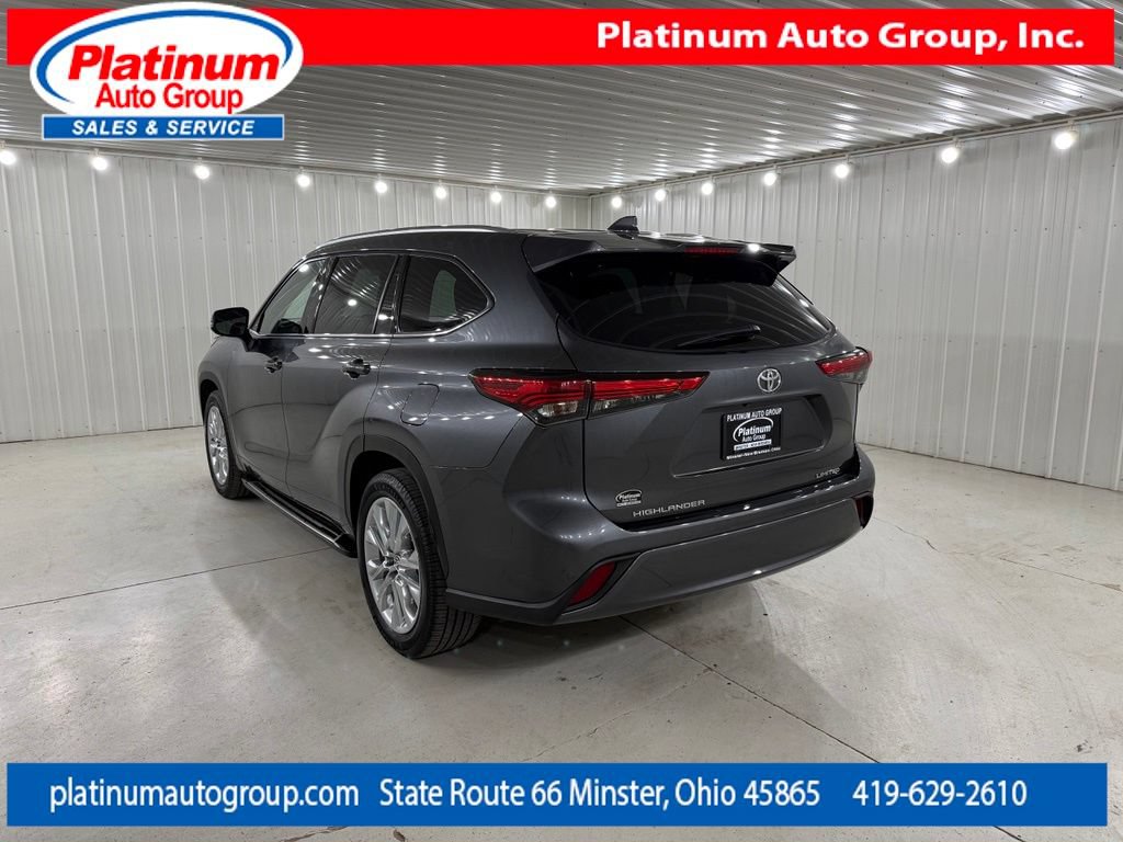 Used 2020 Toyota Highlander Limited FWD image 3