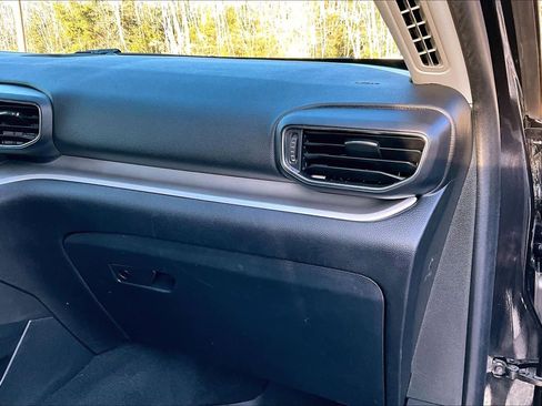 Used 2021 Ford Explorer XLT w/ Equipment Group 202A image 19