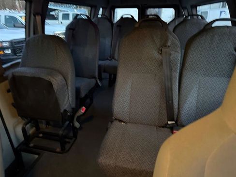 Used 2010 Ford E-250 and Econoline 250 Extended image 14