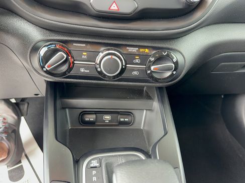 Used 2025 Kia Soul LX w/ LX Technology Package FWD image 20