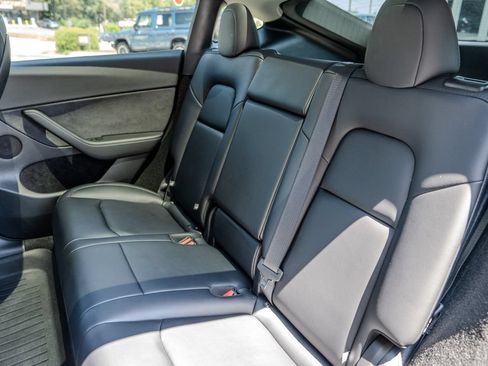 Used 2025 Tesla Model Y Long Range RWD image 18