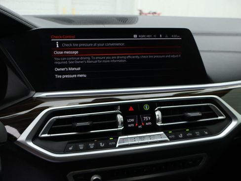 Used 2020 BMW X7 xDrive40i w/ Premium Package AWD/4WD image 39