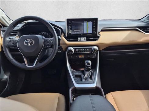 Used 2020 Toyota RAV4 Limited FWD image 18