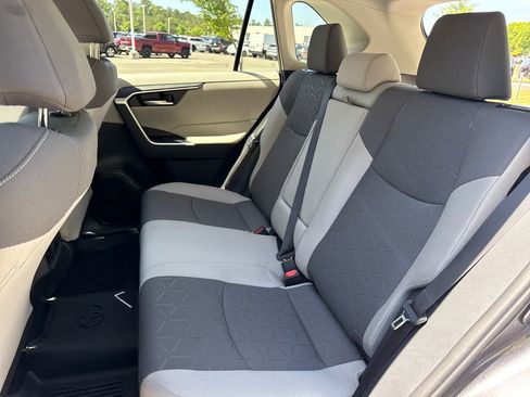 Used 2025 Toyota RAV4 XLE FWD image 31