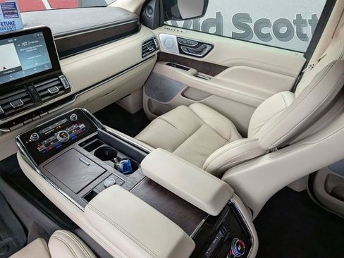 Used 2021 Lincoln Navigator Reserve w/ Luxury Package image 22