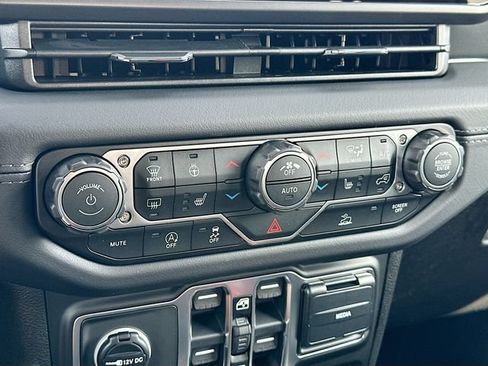 New 2026 Jeep Gladiator Sport AWD/4WD image 11