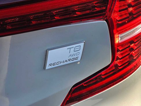 Used 2021 Volvo S60 T8 Inscription w/ Climate Package image 17