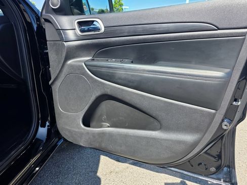 Used 2020 Jeep Grand Cherokee Altitude AWD/4WD image 24