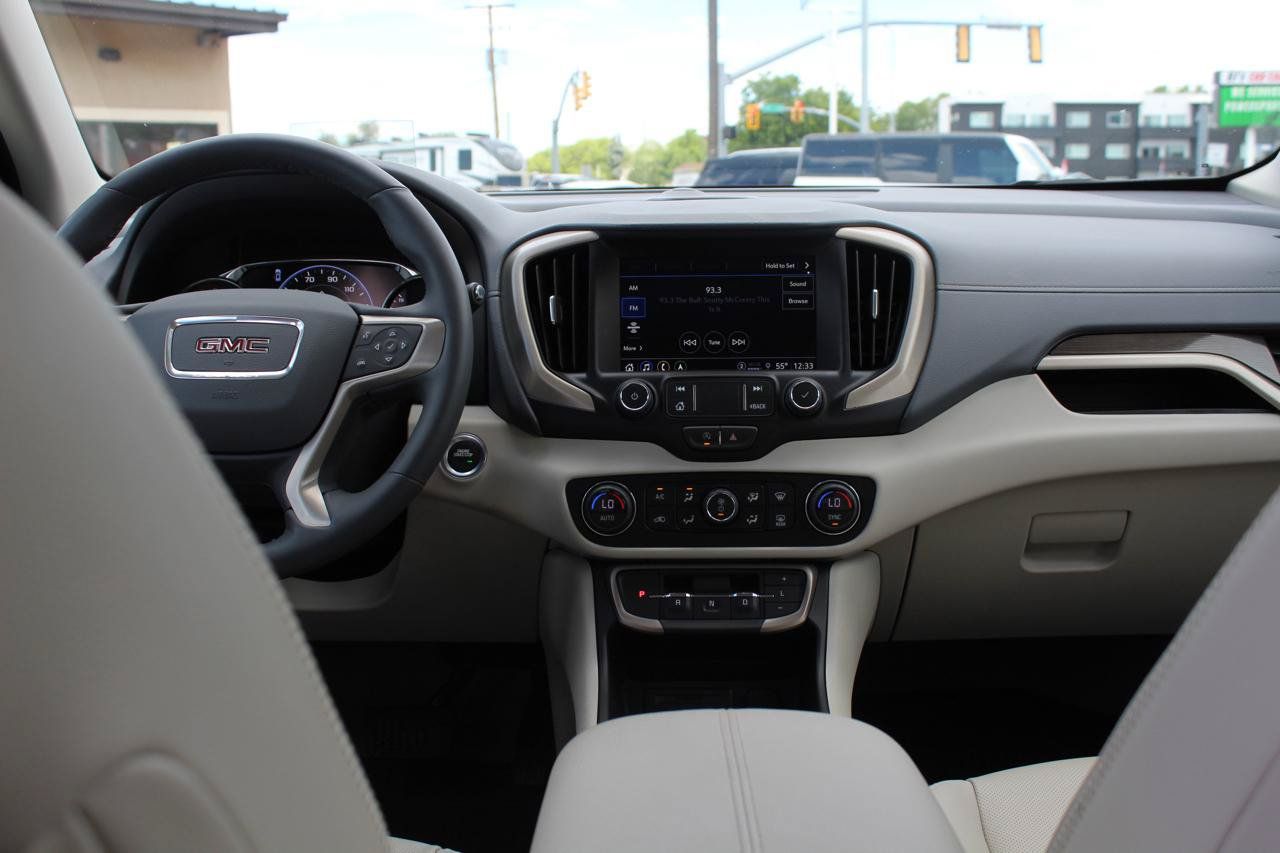 Used 2024 GMC Terrain Denali w/ Denali Premium Package AWD/4WD image 20