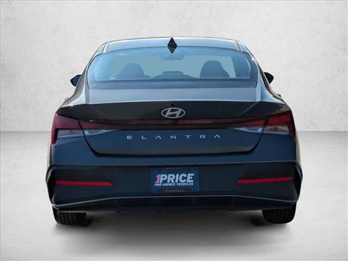 Used 2024 Hyundai Elantra SEL image 5