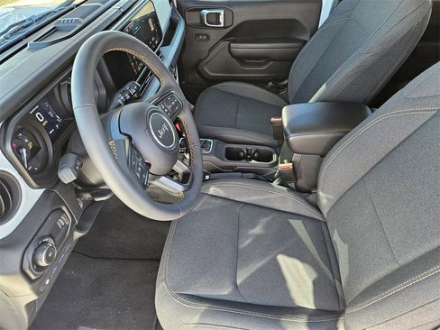 Used 2024 Jeep Wrangler Unlimited w/ Convenience Group image 9