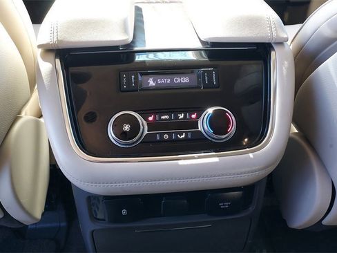 Used 2019 Lincoln Navigator Select image 29