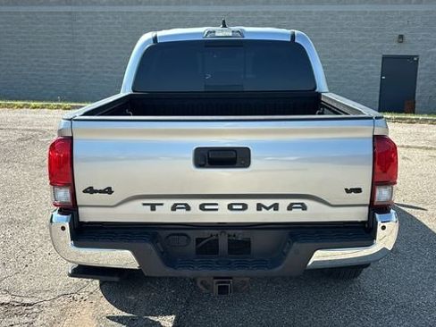 Used 2023 Toyota Tacoma SR5 AWD/4WD image 28
