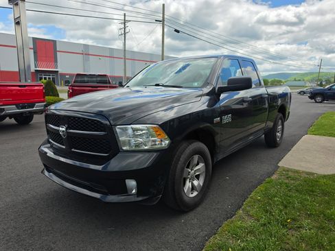 Used 2018 RAM 1500 Express AWD/4WD image 7
