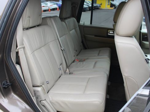 Used 2015 Lincoln Navigator 4WD image 17