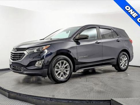 Used 2020 Chevrolet Equinox LS w/ LS Convenience Package image 2