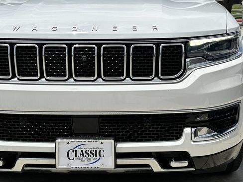 Used 2023 Jeep Wagoneer Series III w/ Premium Group I AWD/4WD image 10