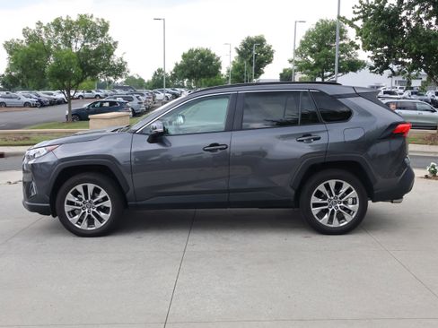Used 2019 Toyota RAV4 XLE Premium FWD image 6