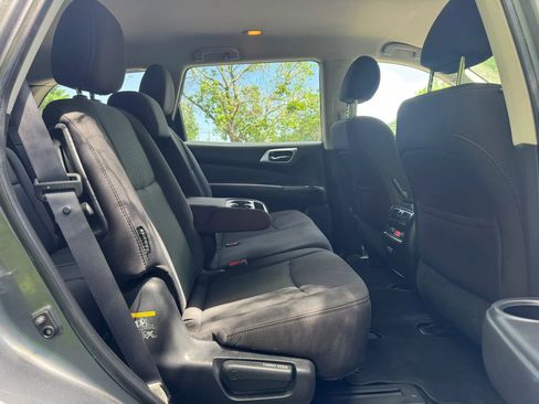 Used 2019 Nissan Pathfinder SV AWD/4WD image 16
